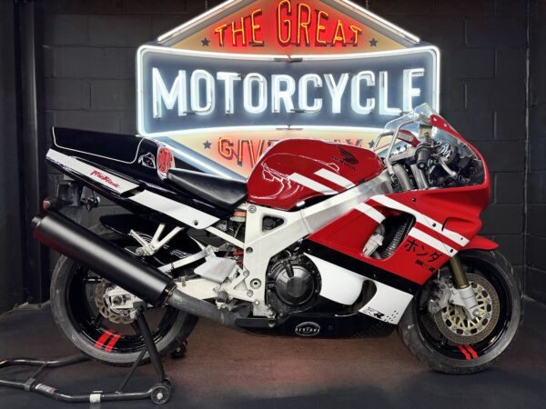 1st Gen Honda Fireblade 900RR Custom - Image 3