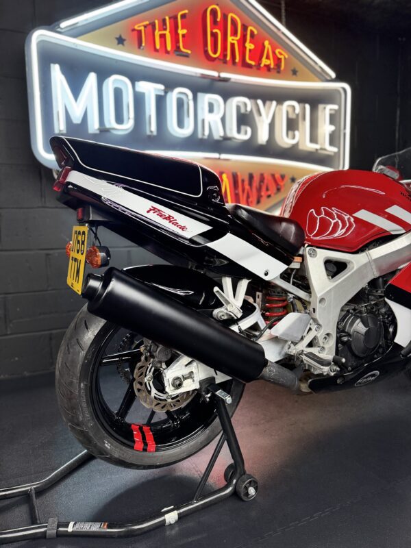 1st Gen Honda Fireblade 900RR Custom - Image 5