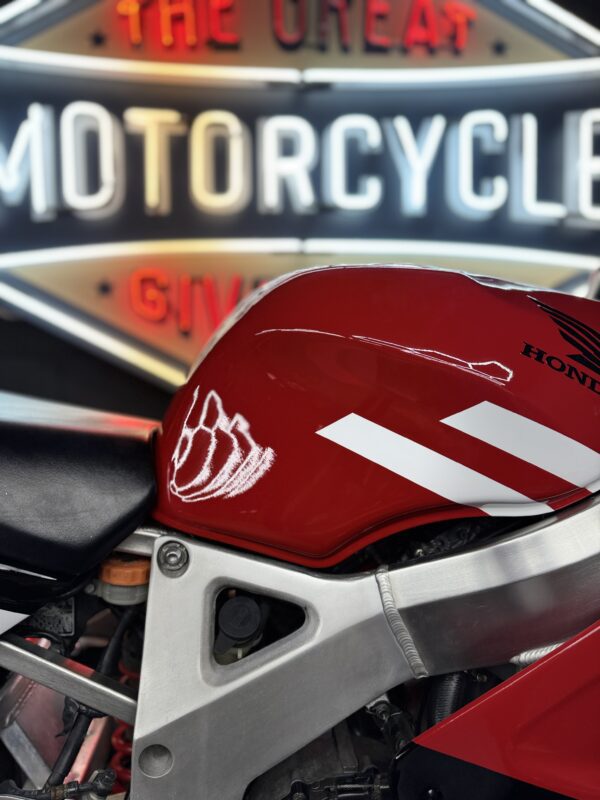 1st Gen Honda Fireblade 900RR Custom - Image 10