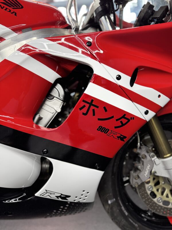 1st Gen Honda Fireblade 900RR Custom - Image 11