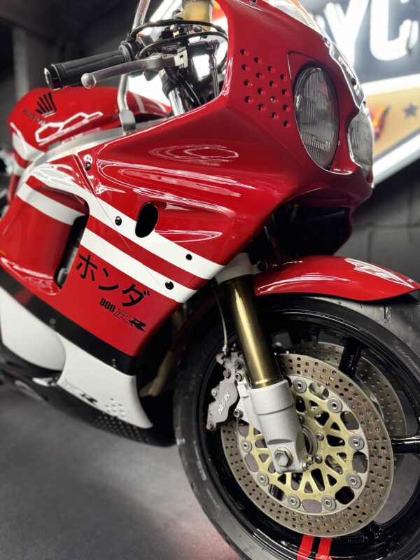 1st Gen Honda Fireblade 900RR Custom - Image 9